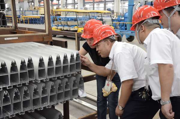 廣州江河幕墻系統(tǒng)工程有限公司領導蒞臨我司考察