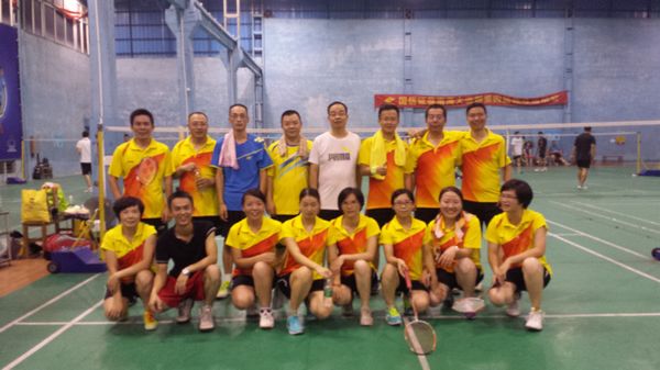 偉昌鋁材“華羽”羽毛球協(xié)會(huì)舉辦“中秋”杯羽毛球比賽