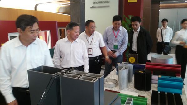 原住建部副部長郭允沖等領(lǐng)導(dǎo)到我公司考察