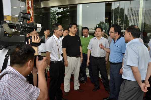 四川甘孜藏族自治州人民政府益西達(dá)瓦州長一行蒞臨我司考察指導(dǎo)工作