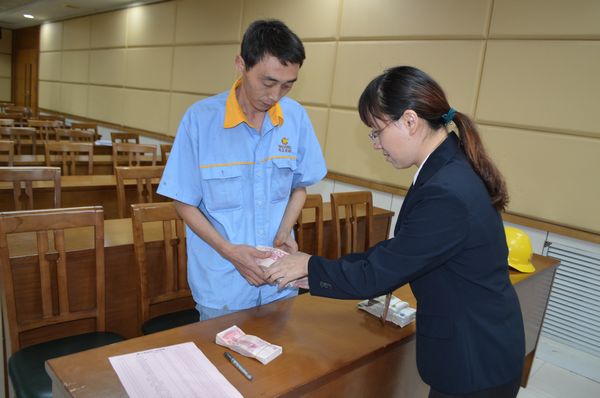 命運(yùn)無(wú)情人間有愛(ài)——華昌全體員工踴躍為困難職工捐款