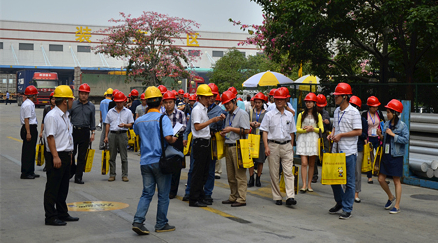 2015年全國(guó)清潔生產(chǎn)研討會(huì)圓滿召開——行業(yè)專家及各企業(yè)代表蒞臨我司參觀！