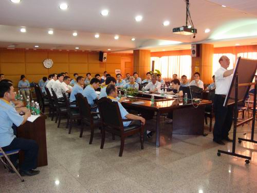 鋁加工專家劉靜安教授、邵蓮芬老師到我司講課