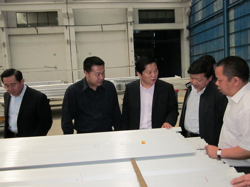 “五一”節(jié)，沛縣縣長等領(lǐng)導(dǎo)到我華昌江蘇分廠慰問一線員工