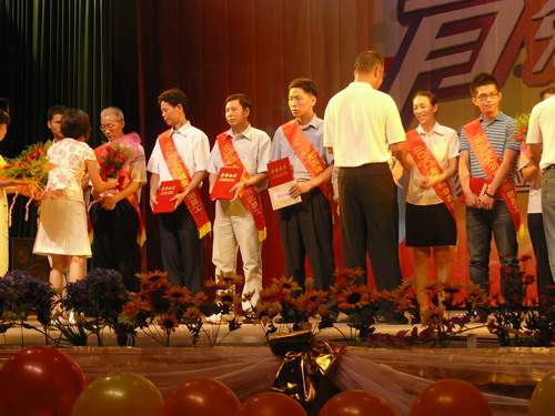 我公司參加——2010大瀝商會“賀中秋，迎國慶”暨表彰杰出員工文藝晚會