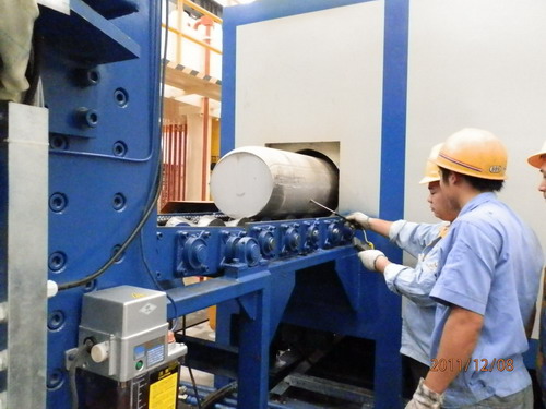 5000噸擠壓機(jī)試產(chǎn)成功