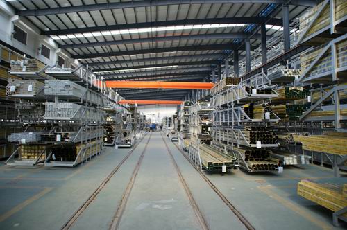 自動化立體成品倉庫投入使用