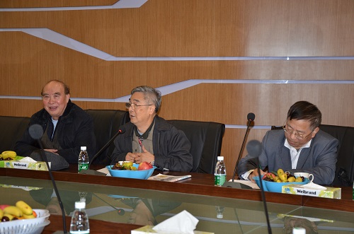 華昌鋁廠舉行2012年第四季度產(chǎn)學(xué)研專家會(huì)議