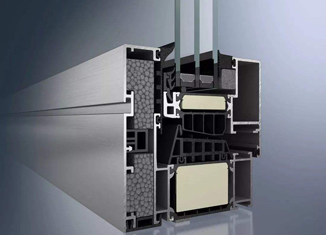 門窗鋁材采用氟徼涂料處理,具有諸多優點